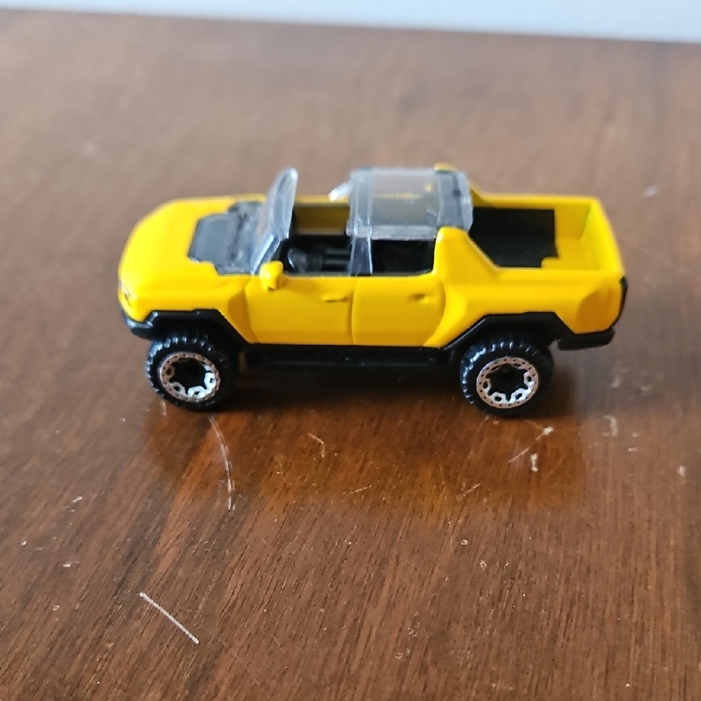 NWT GMC Hummer EV Mini Magnet Car